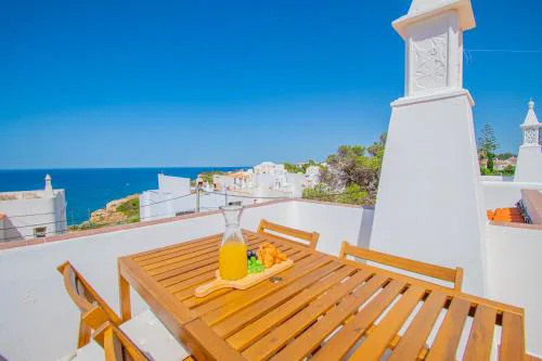 6 Centeanes - Clifftop apartment, sea views and st