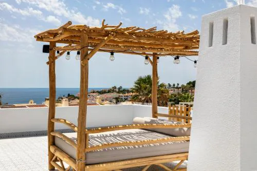 Apartment with large roof top terrace & great see views