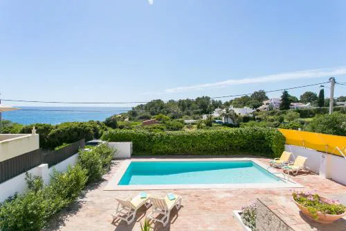 Carvoeiro Villa with Private Pool, Stunning View and just 5 min walk from the beach