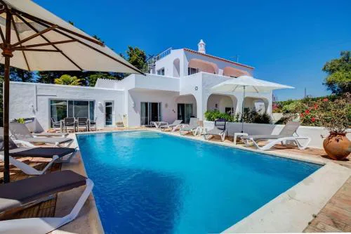Casa Ninho - Spacious 5 bedroom villa