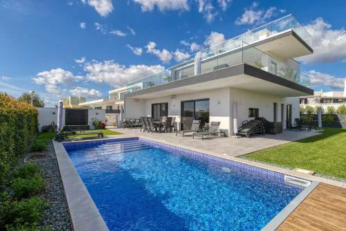 Manatee - Modern & Luxurious villa