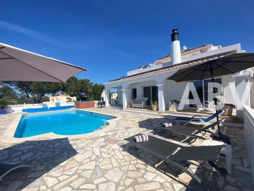 Peaceful villa with sea view close to Carvoeiro
