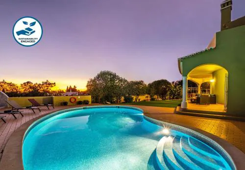Villa San Juan - Refúgio tranquilo com piscina aquecível e jardim em Carvoeiro