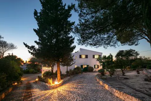 Villa Tara, Heated private pool, short walk to to town & beach