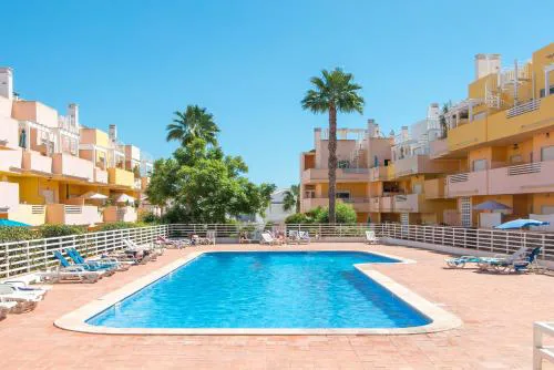 Casa Nobre 2BDR - 4 mins walk Train Station - Pool - Patio - Quiet