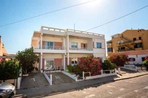 Blife Petrya private rooms at Faro beach
