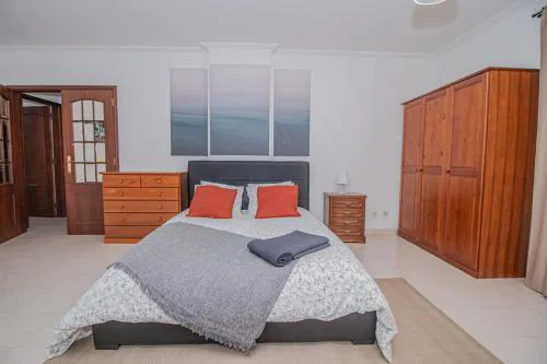 Charming Private Rooms in an Apartment A2 Penha - Faro