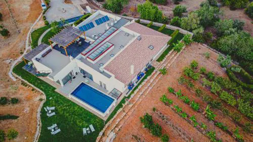 Mercedes Country House