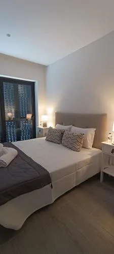 Skynest 59 Faro Airport Guest House