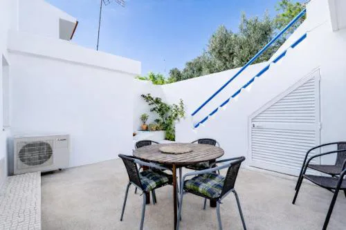 Housa - Tio João and Tia Noémia House, 800 meters from the beach