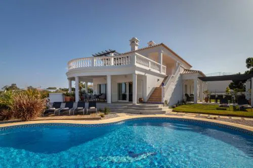 Villa Ocean Blue Ocean views Walk to beach Pool