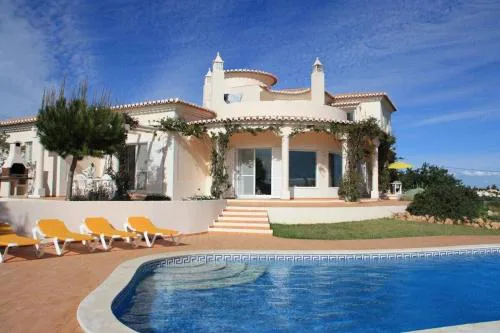 Villa with beautiful sea views, pool & spacious gardens & great for remote work