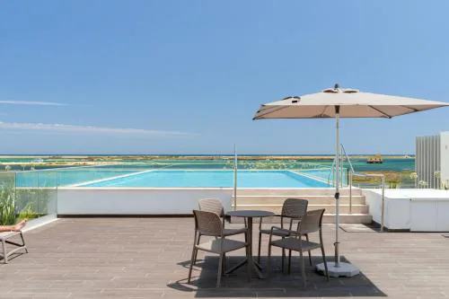 Ocean front Apartment with Pool in Fuseta