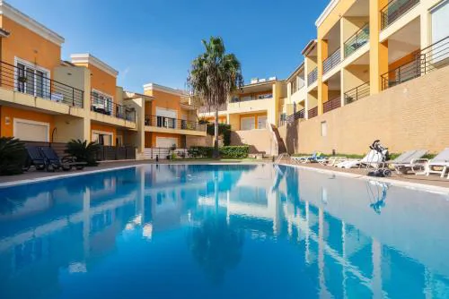 Bright And Modern 2 Bed Apartment