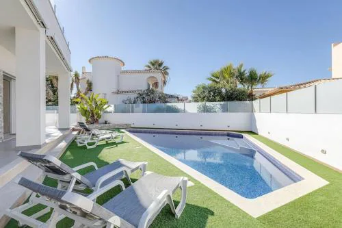 VILLA LIMOEIRO - Beautiful new home nestled in the heart of Galé