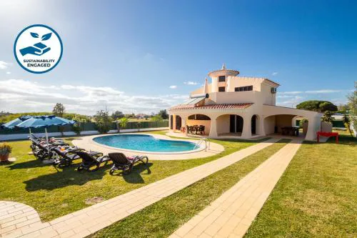Villa Ushuaia - Casa charmosa com piscina aquecível e BBQ