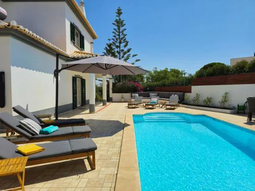 CASA CARAVELA - Spacious Villa, Sunny Swimming Pool & BBQ