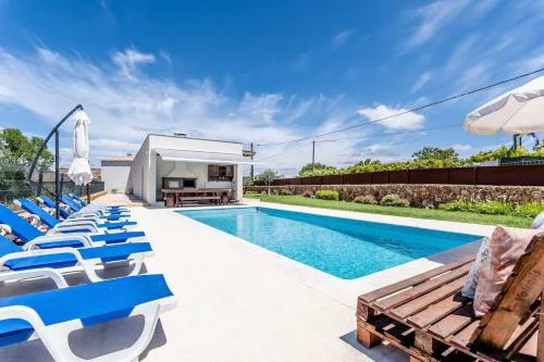 HOUSA - Villa Lombos, Luxurious Countryside Property