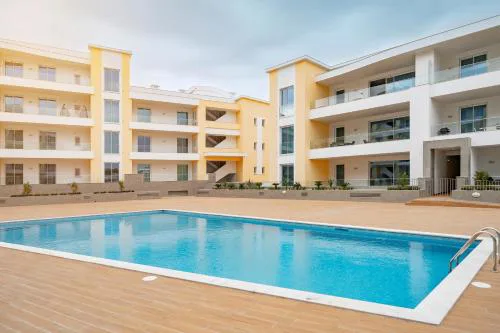 Adega Deluxe 2 Bed Pool and Gym