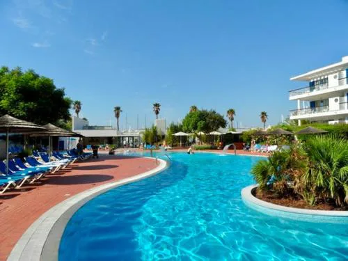 Alba Marina Apartment, with 3 Bedrooms and Hotel Pool
