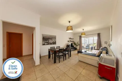 C02 - Luxury 3 Bed With Pool View
