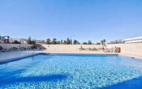 George's Quinta das Palmeiras, a 2 bedroom apartment in luxury complex, walking distance to town