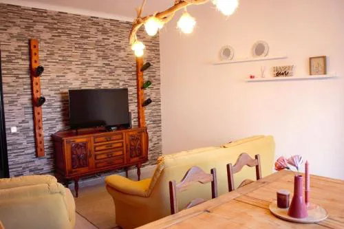 Lagos Old Town& 5 min Beach with AC& BBQ