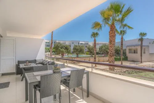 Lucky Star Marina Apartment, with Pool