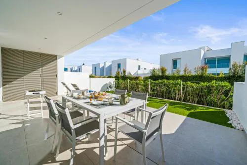 Luxury Lagos Escape Private Sunny Terrace & Pool