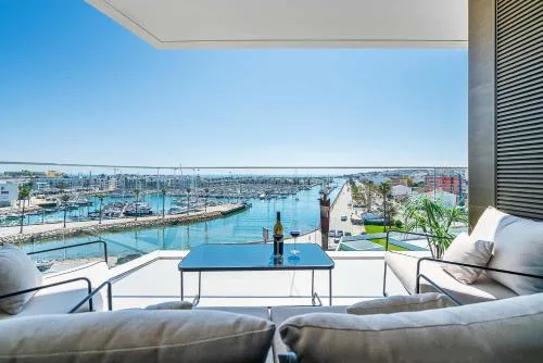 Luxury Penthouse Apartment with Marina Views