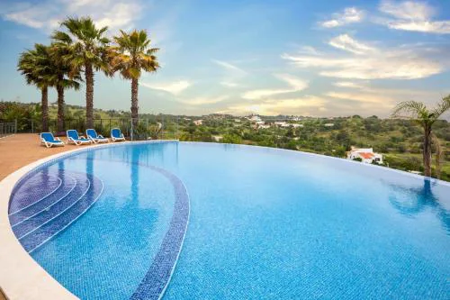 Modern apartment with in-&outside pool, sauna&gym, heating, rooftop terrace with amazing sea&mountains view