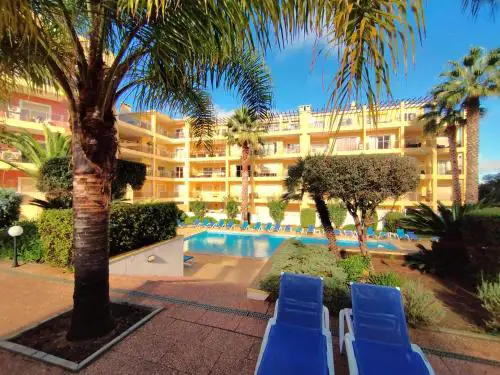 POOL NEST palm breeze condo at citycenter and marina