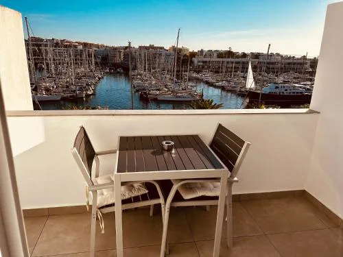 Studio apt with spectacular views of Lagos Marina