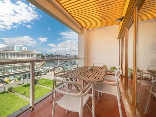 Top floor apartment with marina views #1993