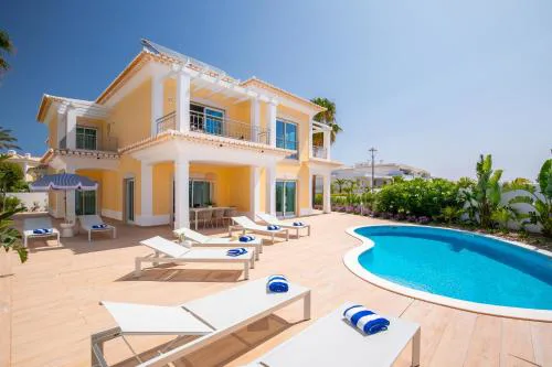 Tropical Beach Villa by Blue Diamond 21
