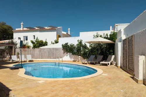 Vivenda Josil - private pool 1km to beach & centre
