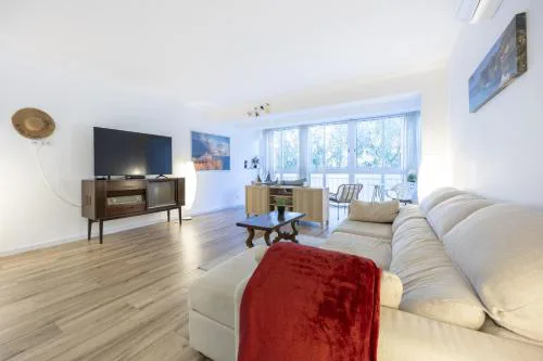 White Pearl Apartment by Seewest
