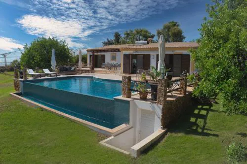 Casa Tranquility with beautiful heated pool and Jacuzzi!