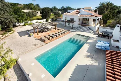 Lovely Vacation Villa In Loulé