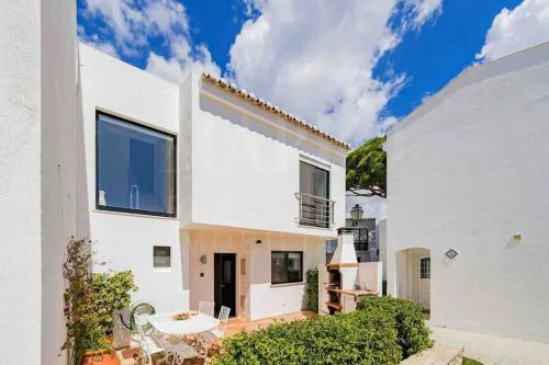 Stunning 3 bed Villa in Vale do Lobo with Resort Membership 3 mins From Beach and Golf