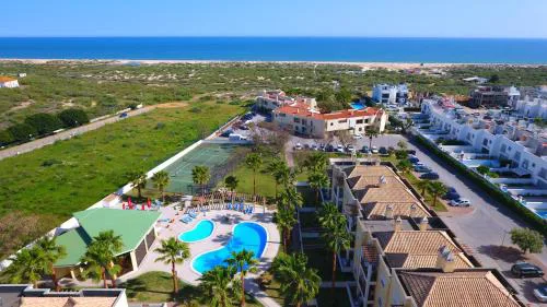 Praia da Lota Beachfront Resort - Hotel & Apartments