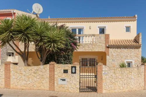 Villa Arpeggio - Cozy 3-Bedroom Villa with Private Pool in Montinhos da Luz, Lagos