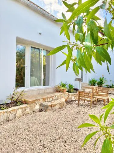 Cottage with Private Garden and Natural Pool near Fuseta Beach