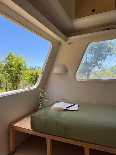Chic vintage caravan retreat, just 25 mins to the beach