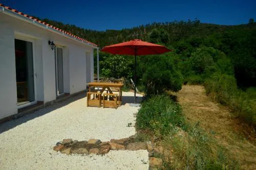 Cozy house in beautiful valley, close to the beach