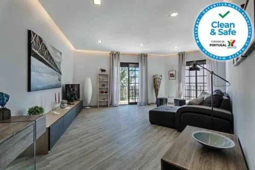 Girassol - Bright, modern, well located Apartment