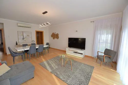 Seahorse Luxury Apartment with Pool and Seaview