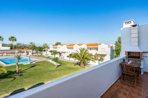 CASA PAULINE - apartamento vista piscina para 6 em Porches