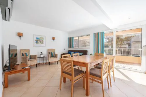 Comfortable Duplex Apartment with 2 bedrooms & 2 terraces 200 m away from the Ocean