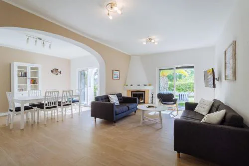 Top renoviertes Reihenhaus mit Pool und Meerzugang
